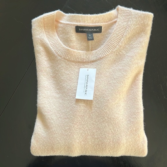 Banana republic new with tags, sweater, size small - Picture 6 of 6